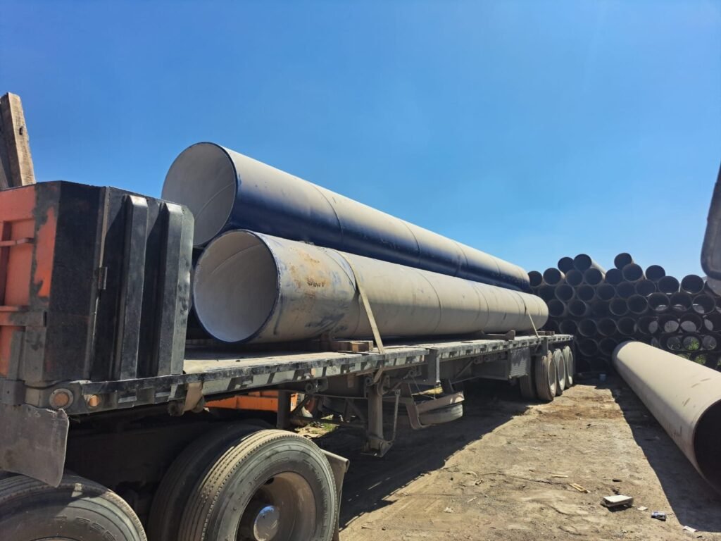 Tuberia de acero recuperada de 36 pulgadas cargada en plataforma para Conagua San Luis Potosi